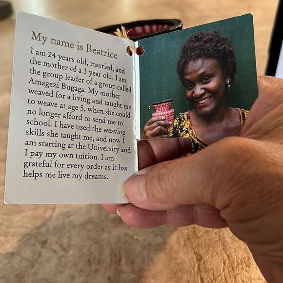 Handmade Uganda Small Urn Basket - Picture 4 of 5